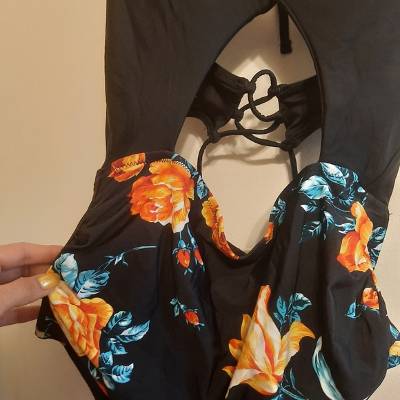 NWT Cupshe Black Floral Print Halter Tummy Control One Piece Swimsuit - Picture 7 of 13